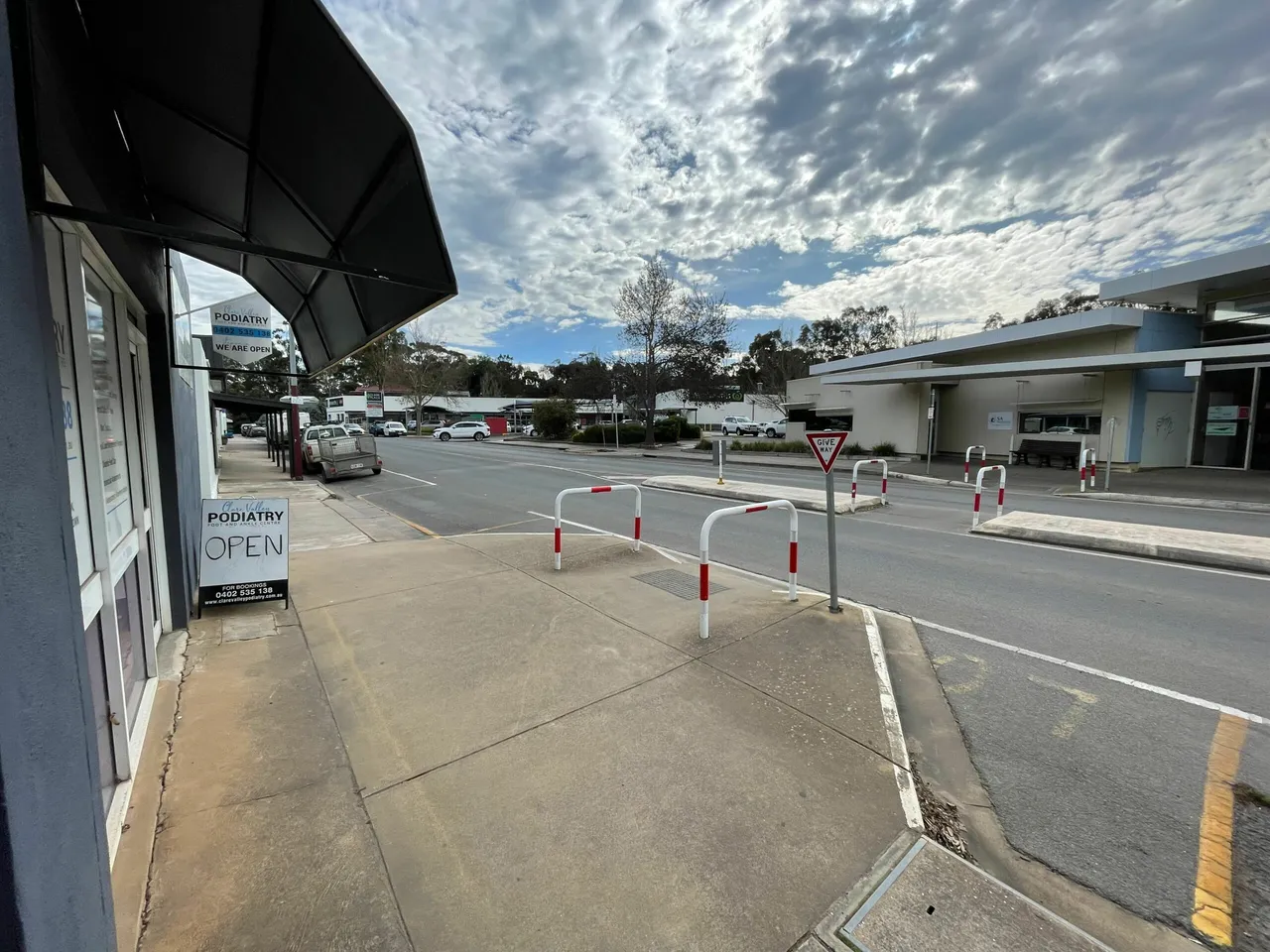 Footpath outside the clinic looking along Old North Road towards Woolworths Clare